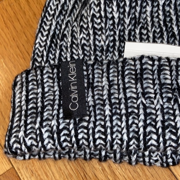 NEW Calvin Klein black & white hat with pom - Picture 2 of 3